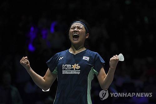 왕즈이를 제압하고 전영오픈 우승 확정 후 포효하는 안세영 [AP=연합뉴스]
