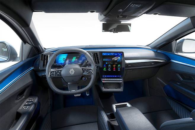 르노 신형 메간 E Tech 실내