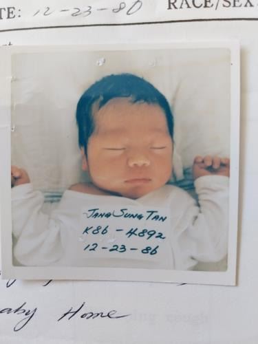 프랑스 입양 당시 갓난아기 시절의 장성탄 씨 모습 [아내 제공]