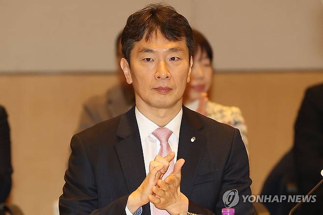 열린 토론 참석한 이복현 금감원장 (서울=연합뉴스) 강민지 기자 = 이복현 금융감독원장이 13일 서울 여의도 한국경제인협회에서 열린 '기업ㆍ주주 상생의 거버넌스 구축을 위한 열린 토론'에 참석하고 있다. 2025.3.13 mjkang@yna.co.kr