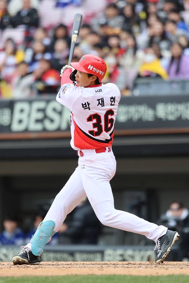 KIA 박재현이 15일 광주-기아 챔피언스 필드에서 열린 2025 KBO리그 시범경기 삼성전에서 안타를 때리고 있다. 사진 | KIA 타이거즈