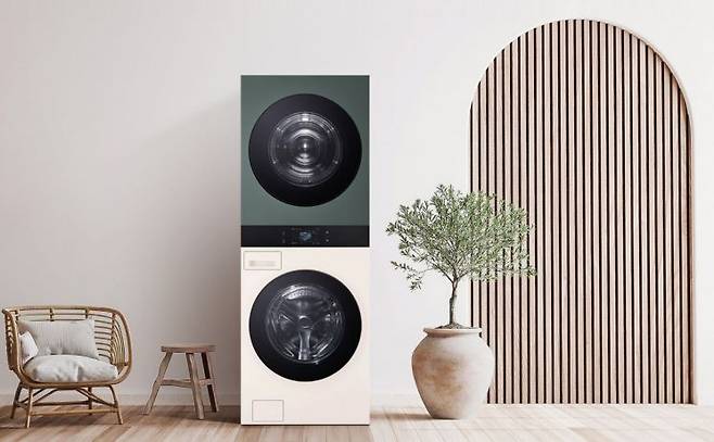 LG전자가 모터를 비롯한 핵심 부품 기술력에 인공지능(AI)을 접목한 'AI 코어테크'로 세탁·탈수·건조 전 과정을 편리하게 개선한 LG 트롬 AI 오브제컬렉션 워시타워를 출시한다. 구독 구매시 '드럼 케어', '스팀 케어' 등 제품 관리 서비스와 '1회 무상 재설치' 서비스를 받을 수 있다. LG전자 제공