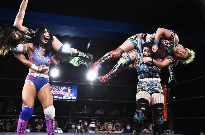 일본 도쿄 가부키초의 공연장 신주쿠페이스에서 지난해 9월 열린 여자 프로 레슬링 경기 장면/프로 레슬링 단체 PPP도쿄