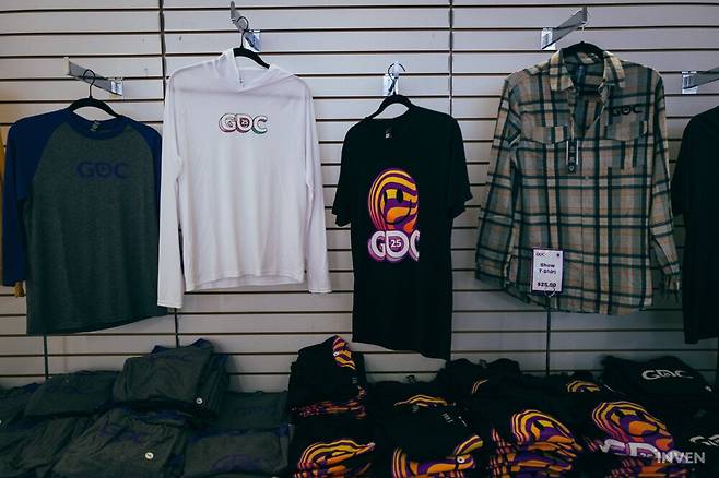 ▲ 어패럴 브랜드가 되기로 결심했나?