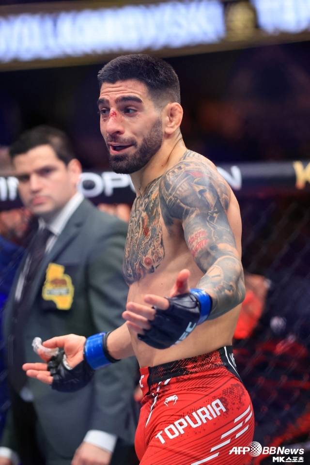 페더급을 정리한 토푸리아가 라이트급으로 전향, 더 치열한 경쟁을 예고했다. 알렉산더 볼카노프스키, 할러웨이라는 2강 체제를 쉽게 무너뜨린 그이기에 페더급에 머무를 이유가 없었다. 사진=AFPBBNews=News1