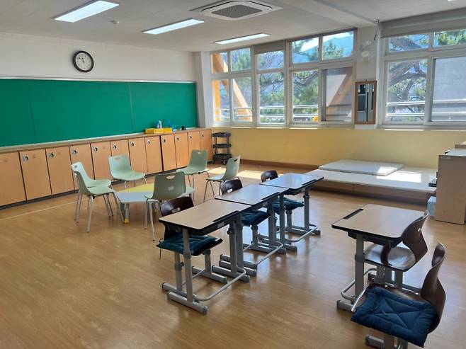 17일 오전 경남 밀양시 산내면 산내초등학교 1학년 교실 사진. 올해 신입생이 없어 주인 없는 교실은 적막감만 감돌았다./사진=민수정 기자.