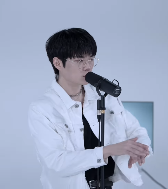 윙 인스타그램 캡처.