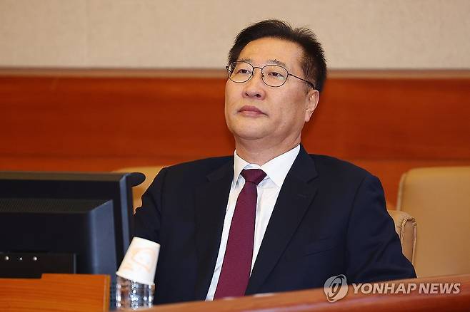 박성재 법무부 장관, 탄핵심판 첫 변론 출석 (서울=연합뉴스) 서대연 기자 = 박성재 법무부 장관이 18일 서울 종로구 헌법재판소에서 열리는 탄핵심판 1회 변론에 출석해 있다. 2025.3.18 dwise@yna.co.kr