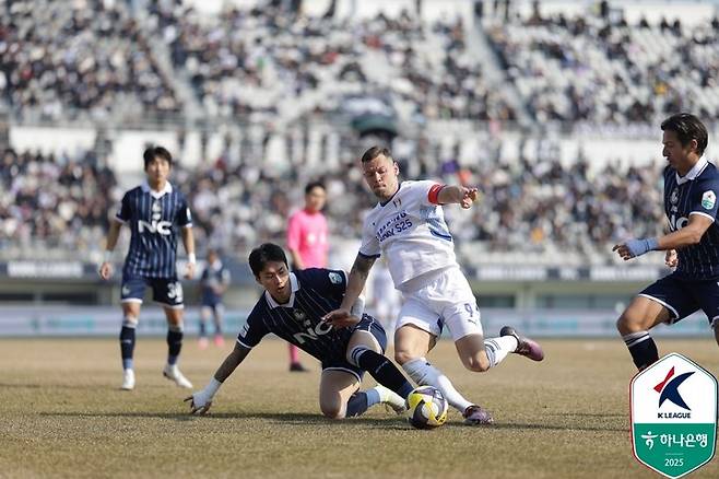 9일 목동종합운동장에서 열린 K리그2 서울 이랜드와 수원 삼성의 경기