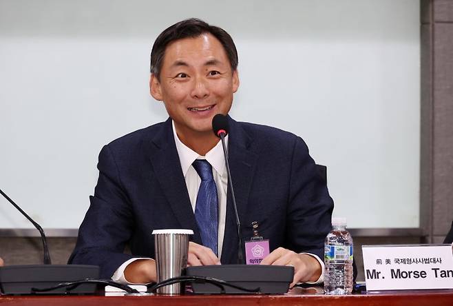 지난 6일 오전 서울 여의도 국회 의원회관에서 열린 대한민국 자유민주주의·법치주의 위기와 한미 자유동맹의 길 : 모스 탄 전 미국 국제형사사법 대사 초청 세미나에서 모스 탄 전 대사가 발언하고 있다. /사진=뉴시스화상