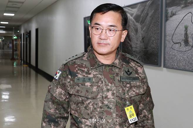 여인형 전 국군방첩사령관이 지난해 12월7일 서울 여의도 국회에서 열린 정보위원회 전체회의에 출석하고 있다. 성동훈 기자