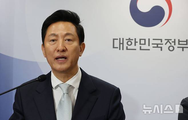 [서울=뉴시스] 김명원 기자 = 오세훈 서울시장이 19일 오전 서울 종로구 정부서울청사에서 열린 주택시장 안정화 방안 브리핑에서 발언하고 있다. 2025.03.19. kmx1105@newsis.com