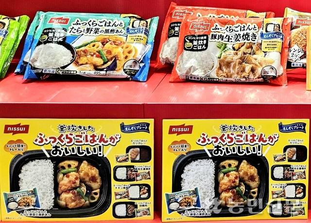 일본 냉동식품관에 진열된 냉동식품. 전자레인지로 간편하게 조리해 도시락에 넣기 편한 반찬 종류의 냉동식품이 특히 인기다.