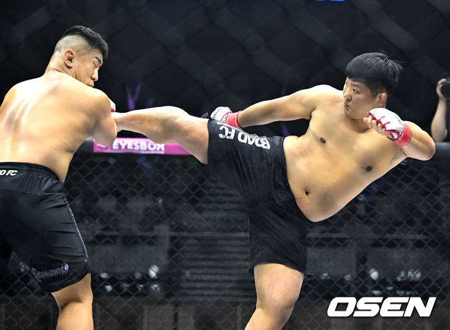 세키노 타이세이의 거친 공격에도 물러서지 않은 권아솔