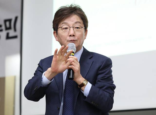 ▲국민의힘 유승민 전 의원이 18일 경북 경산시 영남대학교에서 '정치를 바꿔라 미래를 바꿔라'를 주제로 특강하고 있다. ⓒ연합뉴스