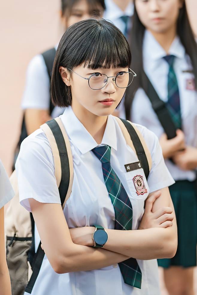 유플러스TV 드라마 ‘선의의 경쟁’에서 최경 역을 연기한 배우 오우리 출연장면. 사진 STUDIO X+U