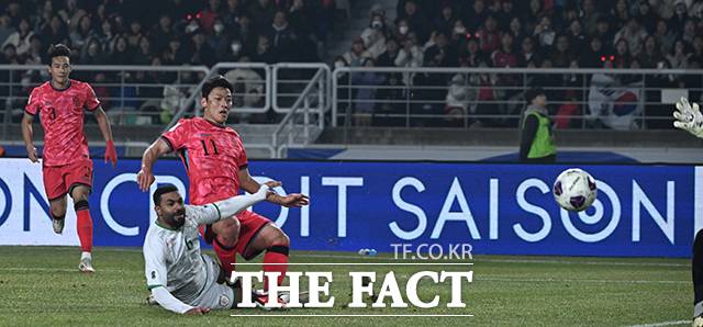 대한민국과 오만의 2026 FIFA 북중미 월드컵 3차 예선전이 20일 오후 경기 고양시 고양종합운동장에서 열린 가운데 황희찬이 선취골을 성공시키고 있다./고양종합운동장=박헌우 기자