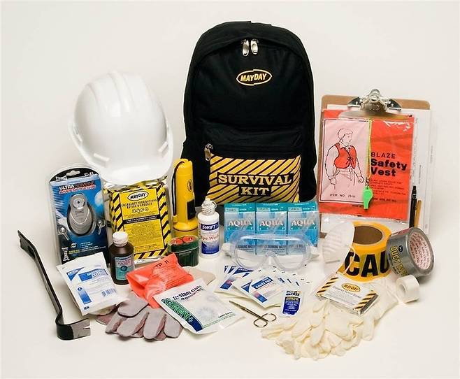 생존 키트. 기사와 직접적 연관 없는 사진. 사진=아마존 캡처/Visit the Mayday Industries Store