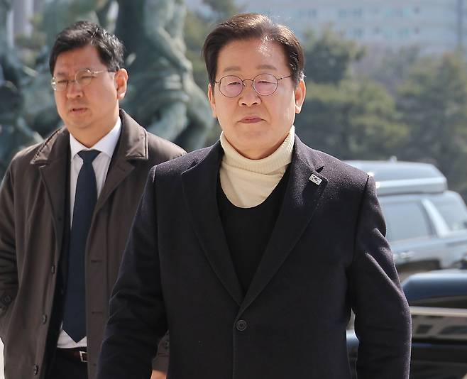 Democraic Party of Korea leader Rep. Lee Jae-myung arrives at the National Assembly on Wednesday. Yonhap