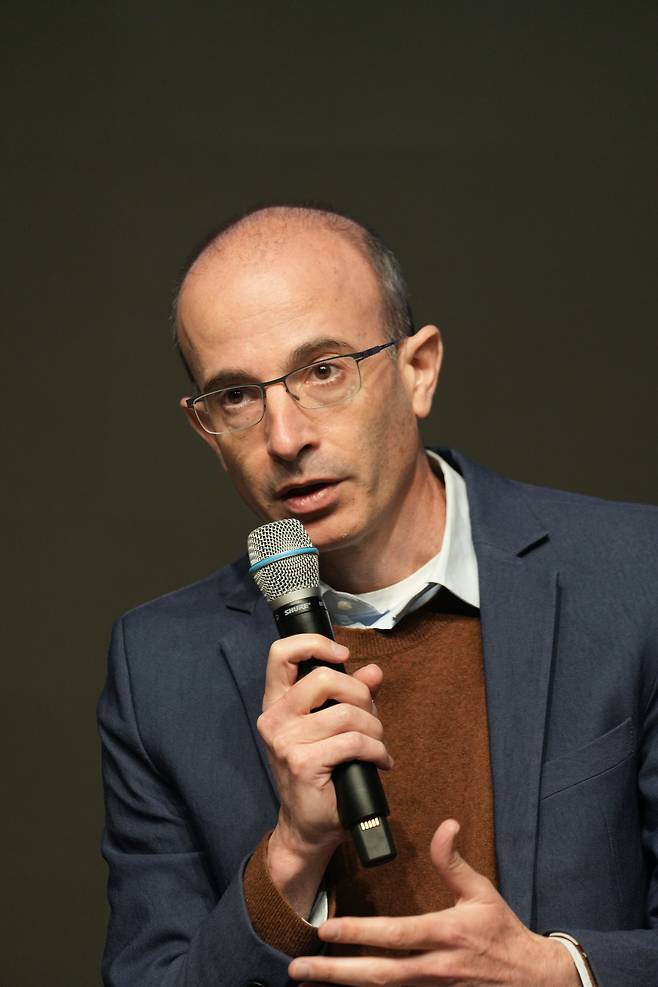 Historian and author Yuval Noah Harari speaks during a press conference Thursday in Seoul. (Gimmyoung Publishers)