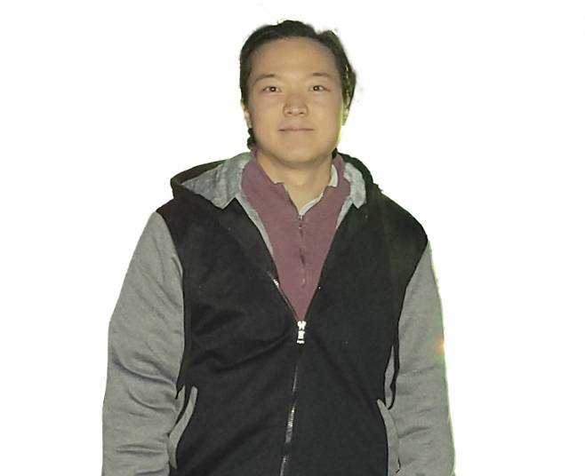 영국 유니버시티칼리지런던(UCL) 뮬러드우주과학연구소(MSSL)에서 연구를 수행 중인 천재소년 송유근씨는 머니투데이와 인터뷰에서 "편견과 선입견 없는 환경에서 연구를 수 행할 수 있어 행복하다"며 "한국에선 정답을 푸는 교육을 받았지만, 영국에선 정답이 없는 문제를 연구할 수 있어 뜻깊다"고 했다. / 사진=김인한 기자