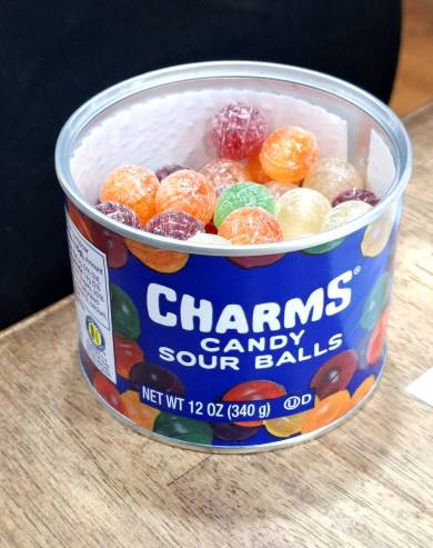 방울 모양 드롭스의 원조격인 미국 참스 캔디