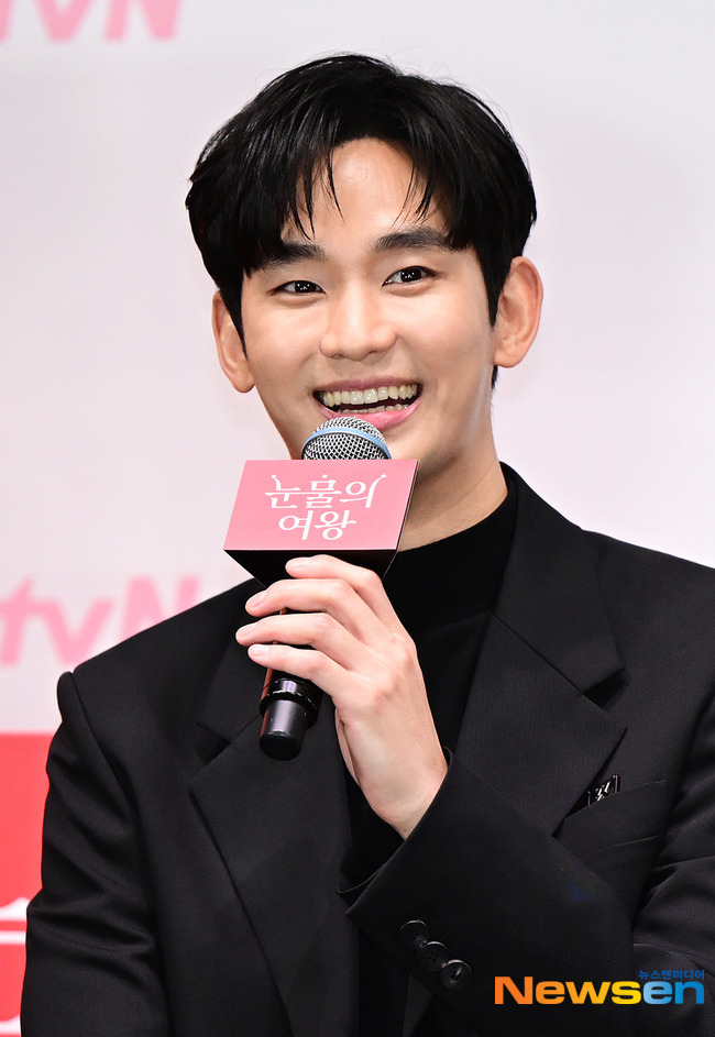 잇따른 광고 손절 등 사면초가에 직면한 배우 김수현(뉴스엔DB)