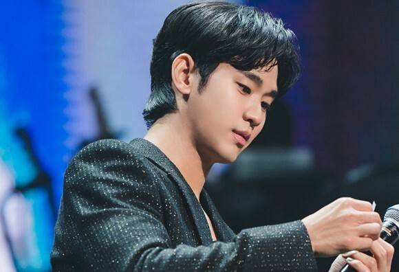 배우 김수현. 골드메달리스트