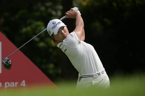 고진영이 지난달 28일 싱가포르에서 열린 HSBC 위민스 월드 챔피언십 2라운드에서 드라이버 샷을 하고 있다. 신화연합뉴스