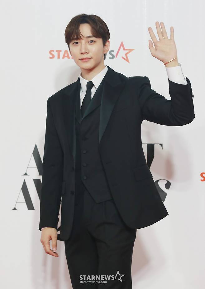 배우 이준호가 14일 필리핀 아레나에서 열린 '2023 아시아 아티스트 어워즈 인 필리핀'(2023 Asia Artist Awards IN THE PHIPPINES, 이하 '2023 AAA') 레드카펫 행사에 참석해 포즈를 취하고 있다.  '2023 AAA'는 스타뉴스가 주최하고 Asia Artist Awards 조직위원회, TONZ 엔터테인먼트, PULP Live World가 공동 주관한다. 그룹 아이브(IVE) 장원영, 가수 강다니엘, 그룹 제로베이스원 성한빈이 MC를 맡았다. 2023.12.14 /사진=이동훈