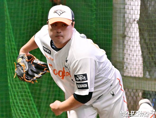 한화 투수 류현진은 개막전 선발 투수로 나서지 않는다. 폰세-와이스 외국인 원투펀치에 이어 3선발로 시즌을 준비한다. 엑스포츠뉴스 DB