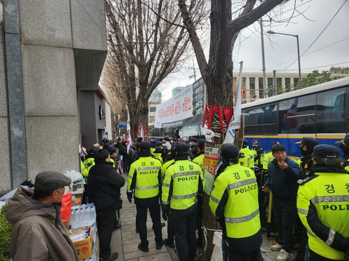 헌법재판소 앞 [촬영 이율립]