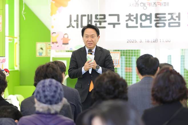 이성헌 서대문구청장 이성헌 구청장이 지난 18일 서대문구립 서울형 키즈카페 '천연동점' 개관식에서 인사말을 하고 있다. [서대문구 제공. 재판매 및 DB 금지]