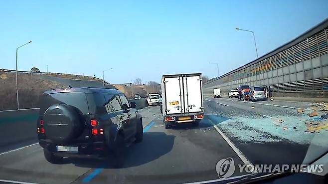 천안 경부고속도로 추돌사고 [독자 제공. 재판매 및 DB 금지]