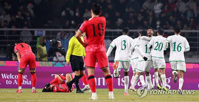 동점골 허용한 한국 (고양=연합뉴스) 김도훈 기자 = 20일 경기도 고양종합운동장에서 열린 2026 북중미 월드컵 아시아 3차 예선 B조 7차전 대한민국과 오만의 경기. 오만 알리 알부사이디에게 동점골을 허용한 한국 대표팀 선수들이 허탈해하고 있다. 2025.3.20 superdoo82@yna.co.kr