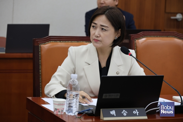 국회 교육위원회 소속 더불어민주당 백승아 국회의원이 육아 부담을 완화하기 위해 아이돌봄서비스 자부담 비용에 특별세액공제를 적용하는 '소득세법' 일부개정법률안을 발의했다. ⓒ백승아 의원실
