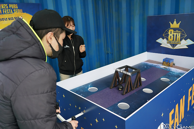 공을 굴려 목적지까지 이동시키는 미니 게임.