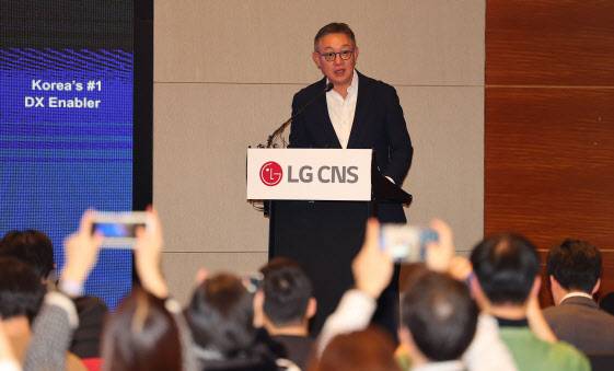 LG CNS 현신균 사장이 지난달 9일 오후 서울 여의도 콘래드호텔에서 열린 LG CNS 기업공개(IPO) 기자간담회에서 인사말을 하고 있다.(사진=연합뉴스)