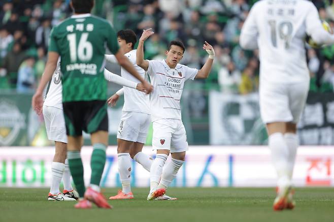 전주월드컵경기장/ K리그1/ 전북현대모터스 vs 포항스틸러스/ 포항 이태석 득점/ 골 세레머니/ 사진 정재훈