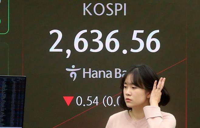 21일 오전 서울 중구 하나은행 딜링룸 전광판에 지수가 표시되고 있다. ⓒ뉴시스