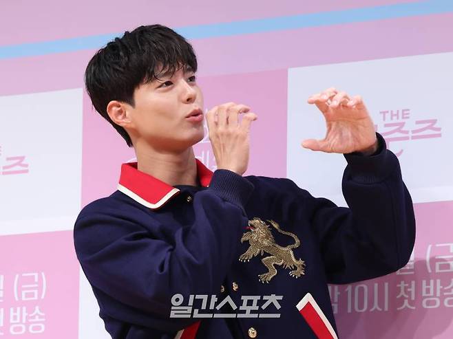 배우 박보검이 11일 오후 서울 영등포구 KBS 아트홀에서 열린 KBS2 예능 '더 시즌즈 - 박보검의 칸타빌레' 제작발표회에 참석해 포즈를 취하고 있다. ‘더 시즌즈’는 매 시즌 예측 불가능하면서도 신선한 MC 선정으로 이목을 집중시킨 ‘더 시즌즈’, 7번째 시즌의 주인공은 배우 박보검이다. 서병수 기자 qudtn@edaily.co.kr /2025.03.11/