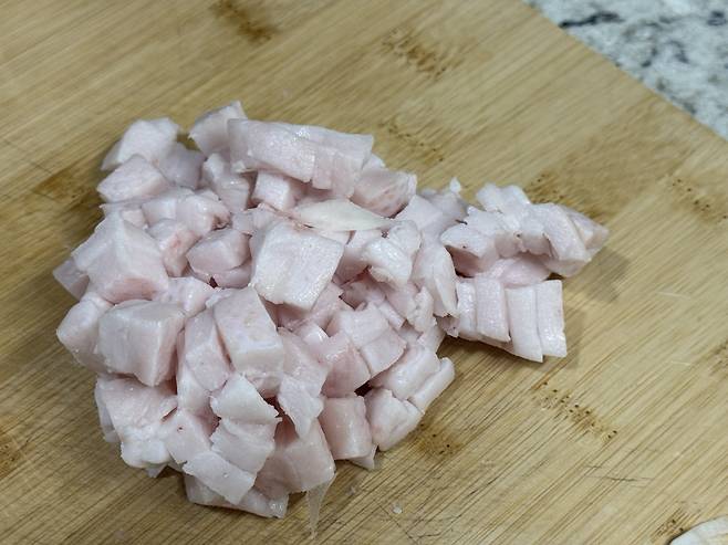 ▲ 돼지 비계는 처음 써보는데 이게 맞나