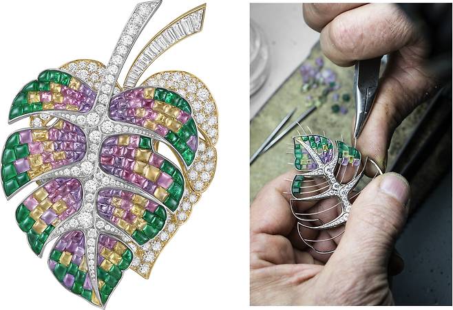 에메랄드와 컬러 사파이어, 다이아몬드로 야자수 잎을 표현한 필로 미스터리유 클립. 비트라이 비스터리 세팅으로 완성했다. 사진 반클리프 아펠
