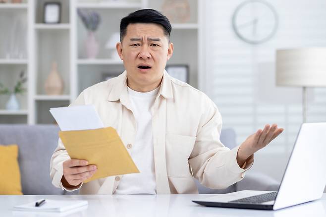 전립선 비대증으로 수술을 받은 박 모씨는 자신이 받은 수술과 친구가 받은 수술이 같은 수술임에도 불구하고, 가격 차이가 수십배 벌어지는 것을 보고 황당함을 감추지 못했다. 비급여 의료 부문에 대한 기준이 미비한 탓에 정보가 없는 소비자들은 의사의 진단에 따라갈 수밖에 없는 실정이다. [게티이미지뱅크 제공]