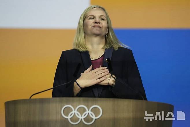 [코스타 나바리노(그리스)=AP/뉴시스] 20일(현지 시간) 그리스 코스타 나바리노에서 열린 제144차 총회에서 제10대 국제올림픽위원회(IOC) 위원장으로 선출된 커스티 코번트리가 연설하고 있다. 2025.03.21.