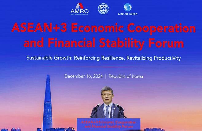아세안+3 거시경제조사기구(AMRO)가 올해 한국의 경제성장률을 1.6%로 전망했다. 사진은 리 코우칭 암로 소장 ⓒ연합뉴스