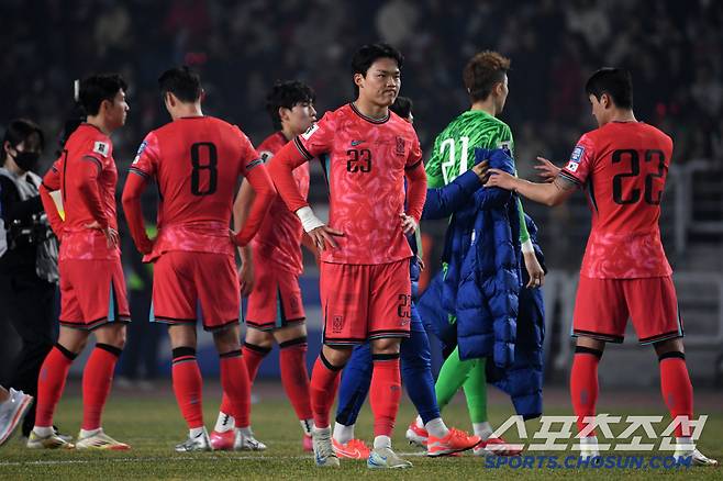 20일 고양종합운동장에서 열린 2026 FIFA 북중미 월드컵 아시아지역 3차 예선 대한민국과 오만의 경기. 1대1 무승부로 끝나자 대한민국 선수들이 아쉬워하고 있다. 고양=박재만 기자 pjm@sportschosun.com/2025.03.20/