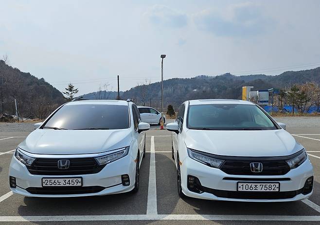 혼다 오딧세이 구형(왼쪽)과 신형(오른쪽). /권유정 기자