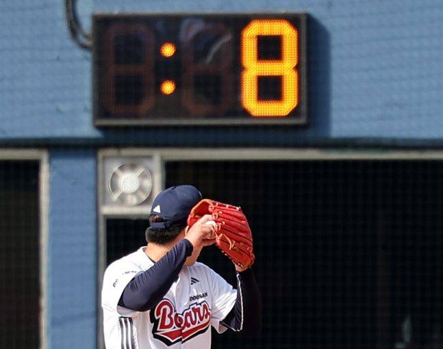 올해부터 KBO리그에 정식 도입돼 시행되는 피치클록. ⓒ 뉴시스