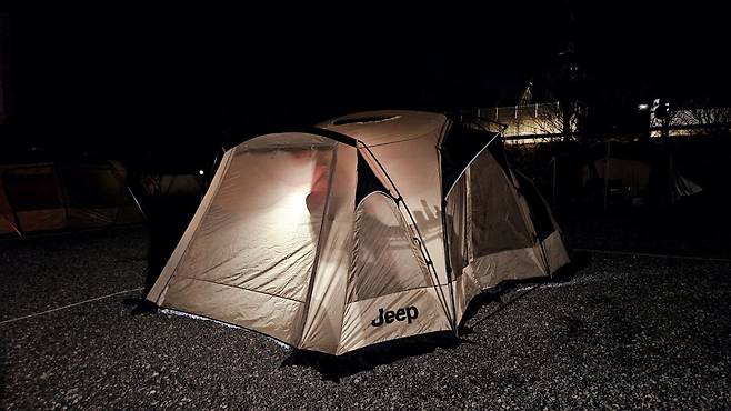 20250321_233421.jpg 캠핑 1일차) 저녁 소시지 구이에 한잔